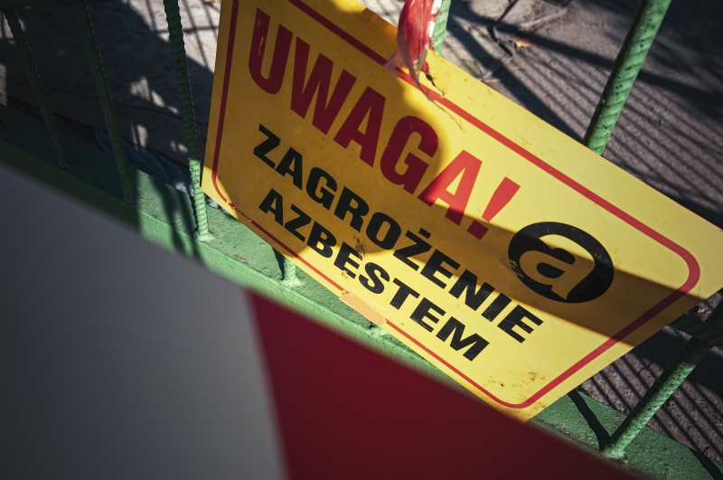 uwaga zagrożenie azbestem